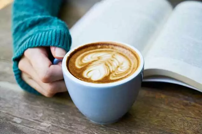 curso de barista taza cafe y libro