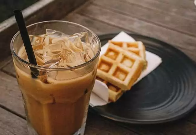 cafe con leche y hielo cafe con leche y hielo